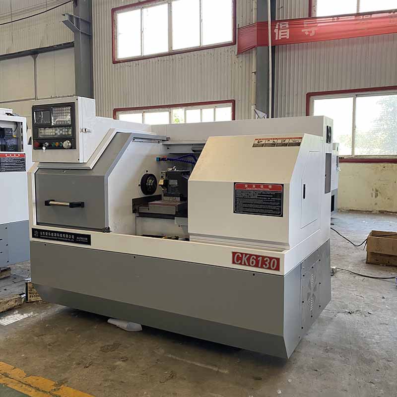 Máquina de torno cnc de cama plana CK6130 enviada a Rusia