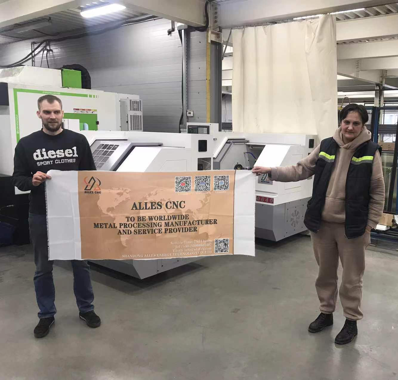 Dos tornos CNC llegaron a la fábrica del cliente en Bielorrusia.