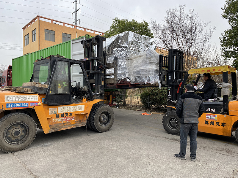 تم إرسال 3 مجموعات من مجمع الخراطة والطحن CNC إلى روسيا