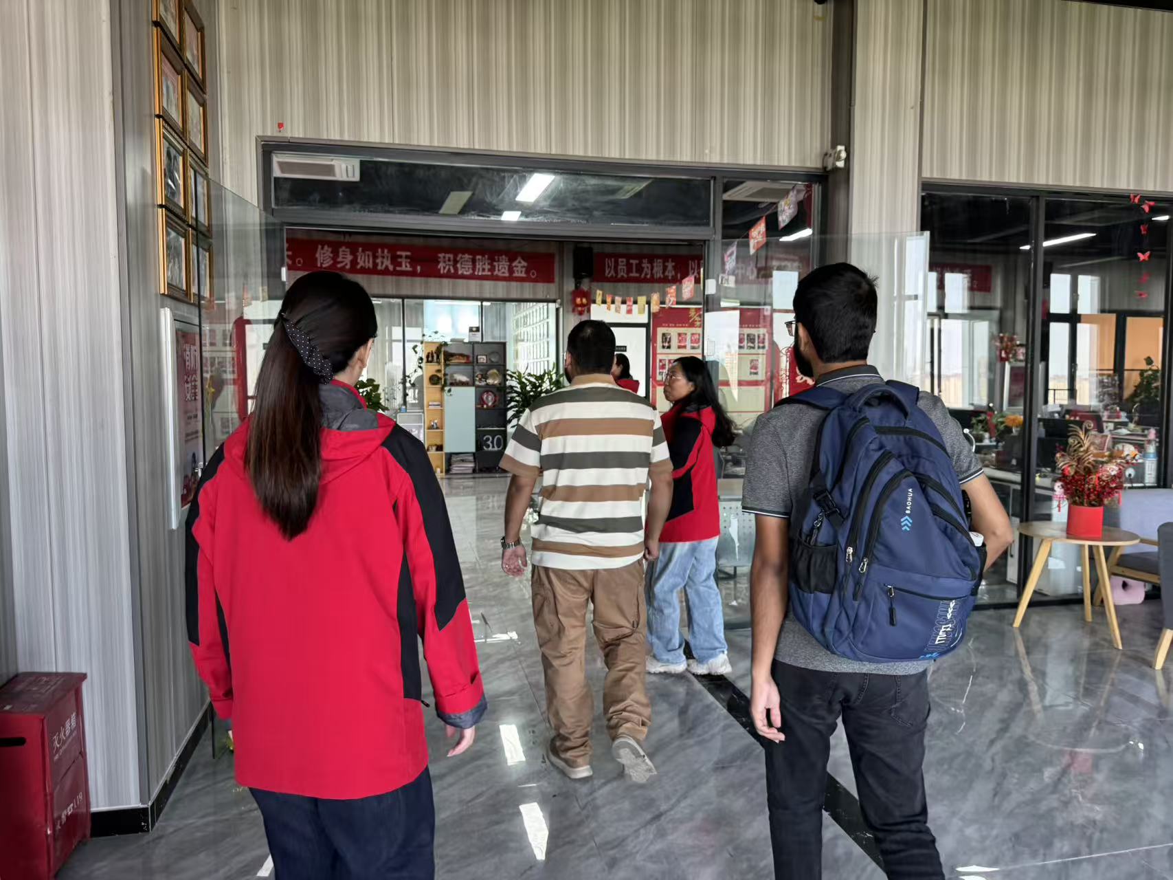 Pakistani customers visiting the Alles CNC office accompanied by our team