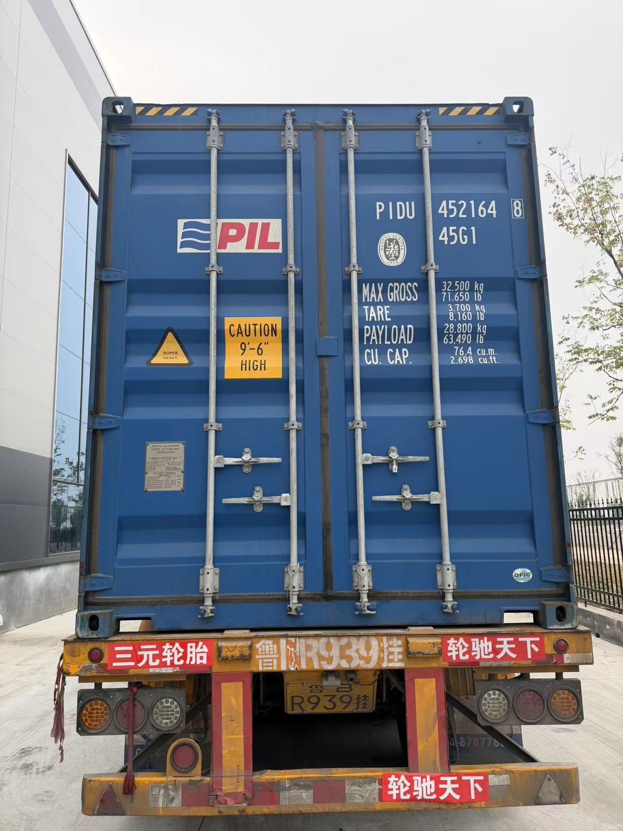 Container doors closed and sealed before departure