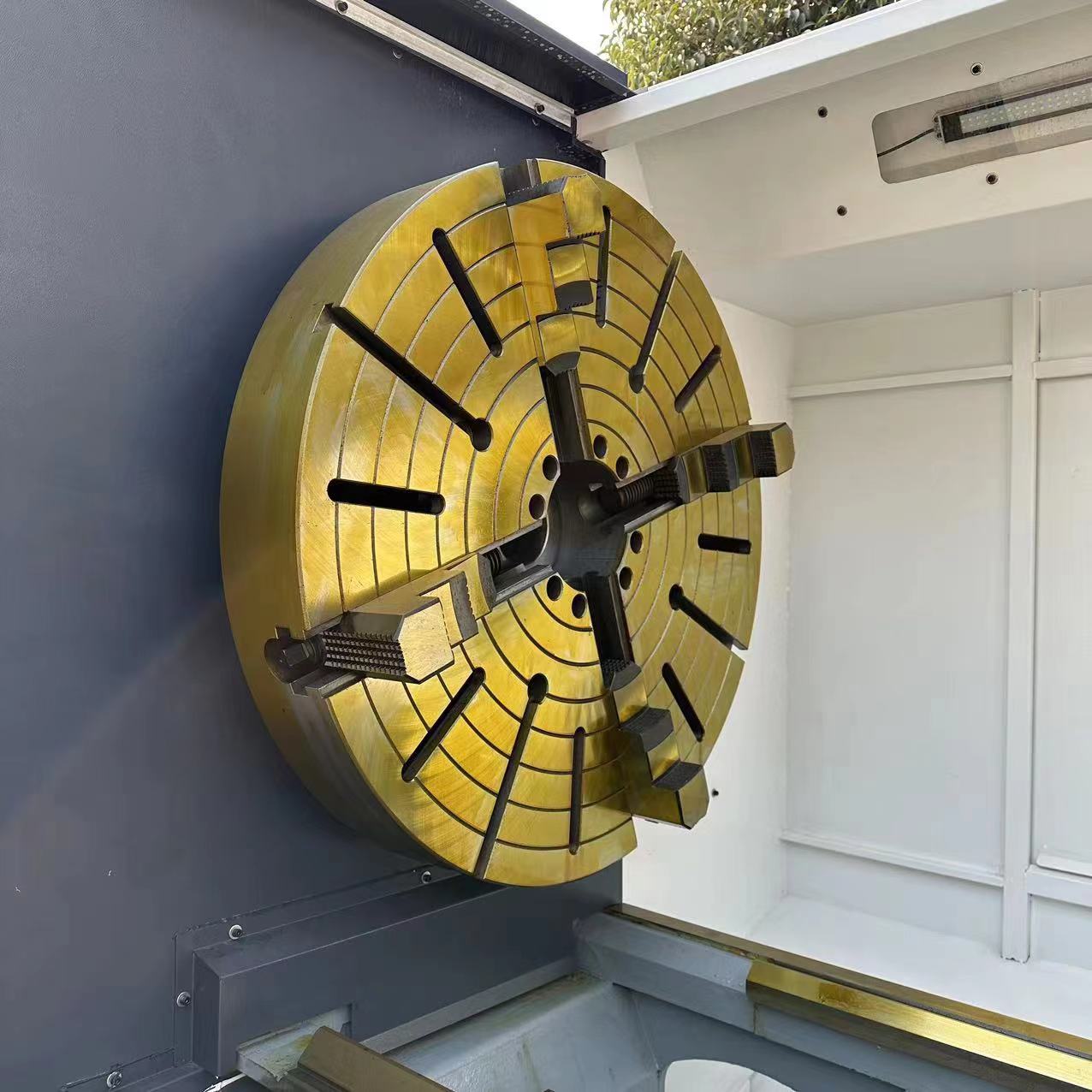 CK61125 Сверхмощный горизонтальный токарный станок с ЧПУ по металлу